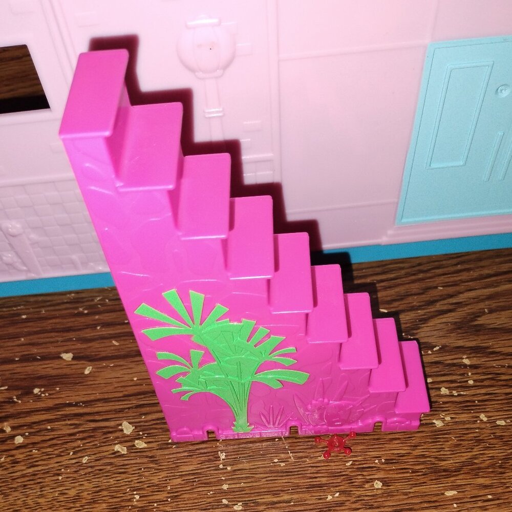 Shopkins Sparkle Hill High School & Peppa Mint Ice Cream Gelati Scooter & more - Picture 5 of 5